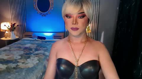 Snapshot of hugecockchristine chatting on 25, 10, 2025 Christine online show from 25, 10, 2025