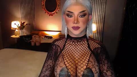 Snapshot of hugecockchristine chatting on 31, 10, 2025 Christine online show from 31, 10, 2025