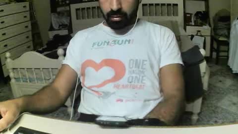 Snapshot of hugeveiny chatting on 22, 10, 2025 hugeveiny online show from 22, 10, 2025