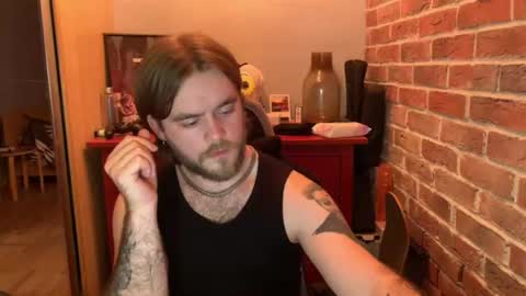 Snapshot of hugo__brad chatting on 6, 8, 2026 Hugo online show from 6, 8, 2026