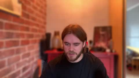 Snapshot of hugo__brad chatting on 7, 8, 2026 Hugo online show from 7, 8, 2026