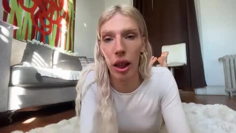 Alice help me reach 100 likes  online show from 18, 4, 2026