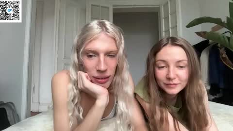 Snapshot of hung_angel_xxl chatting on 20, 4, 2026 Alice help me reach 100 likes online show from 20, 4, 2026