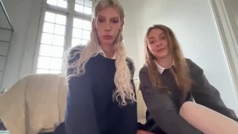 Snapshot of hung_angel_xxl chatting on 25, 4, 2026 Alice help me reach 100 likes online show from 25, 4, 2026