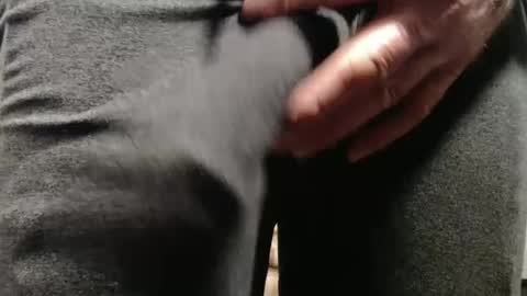 Snapshot of hung_hot_fit10 chatting on 5, 10, 2025 Big uncut cock dripping online show from 5, 10, 2025