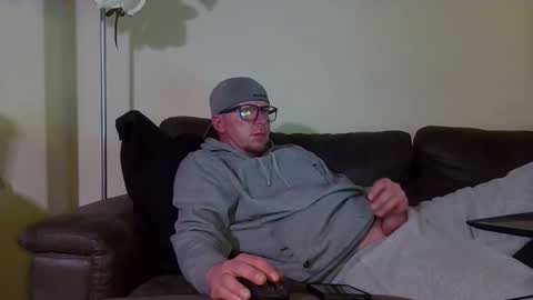 Snapshot of hungsingledad79 chatting on 1, 4, 2026 HuingsingleDad79 online show from 1, 4, 2026