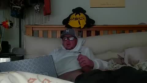 Snapshot of hungsingledad79 chatting on 3, 4, 2026 HuingsingleDad79 online show from 3, 4, 2026