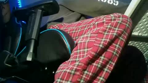Hung8Inch online show from 13, 10, 2025