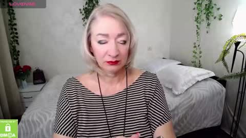 Snapshot of hunters_woman chatting on 12, 10, 2025 Irena online show from 12, 10, 2025