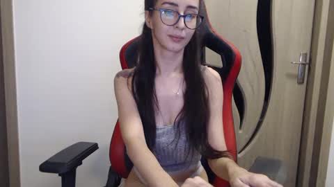 Snapshot of hypefoxxx chatting on 21, 2, 2025 Emma Ava online show from 21, 2, 2025