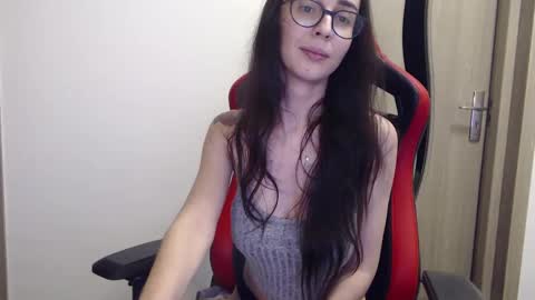 Snapshot of hypefoxxx chatting on 5, 3, 2025 Emma Ava online show from 5, 3, 2025