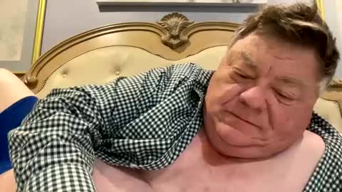 Snapshot of hypnotizing4u chatting on 24, 9, 2025 hypnotizing4u online show from 24, 9, 2025