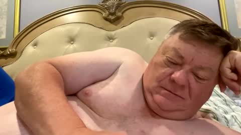 Snapshot of hypnotizing4u chatting on 22, 10, 2025 hypnotizing4u online show from 22, 10, 2025