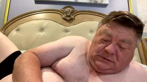 Snapshot of hypnotizing4u chatting on 25, 11, 2025 hypnotizing4u online show from 25, 11, 2025