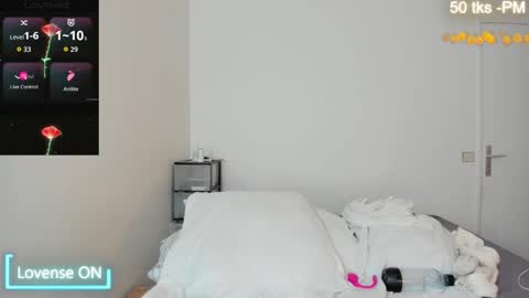 Snapshot of i_esus chatting on 12, 1, 2026 Olivia Alafolix- Fr--je parle fr -en online show from 12, 1, 2026