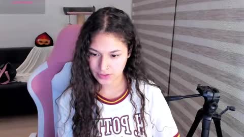 Snapshot of iam_nikki chatting on 22, 9, 2025 On instagram Imm NikkiHelp me reach 100 likes online show from 22, 9, 2025