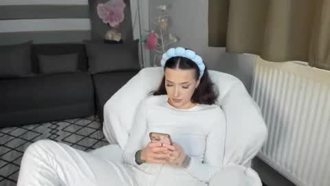 Baby Gal online show from 18, 2, 2026