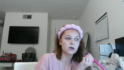 Lexi Love  online show from 4, 12, 2025