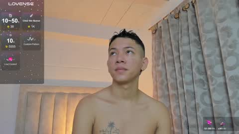 Snapshot of iamjulian_ chatting on 8, 1, 2025 Juliiiiian online show from 8, 1, 2025