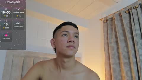 Snapshot of iamjulian_ chatting on 8, 1, 2025 Juliiiiian online show from 8, 1, 2025