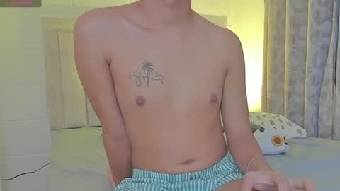 Snapshot of iamjulian_ chatting on 1, 2, 2025 Juliiiiian online show from 1, 2, 2025