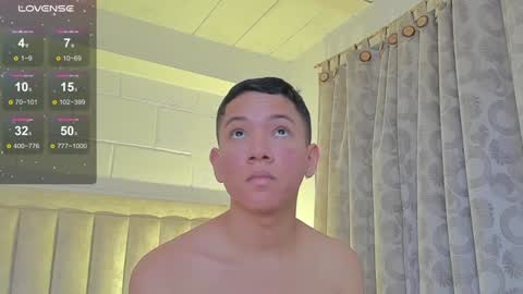 Snapshot of iamjulian_ chatting on 4, 2, 2025 Juliiiiian online show from 4, 2, 2025
