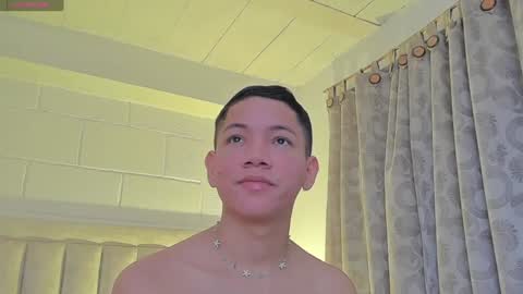Snapshot of iamjulian_ chatting on 5, 2, 2025 Juliiiiian online show from 5, 2, 2025