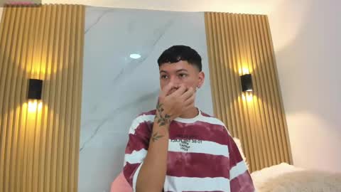 Snapshot of iamjulian_ chatting on 18, 2, 2025 Juliiiiian online show from 18, 2, 2025