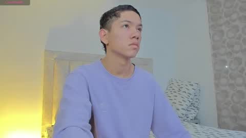 Snapshot of iamjulian_ chatting on 6, 3, 2025 Juliiiiian online show from 6, 3, 2025