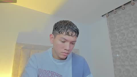 Snapshot of iamjulian_ chatting on 8, 3, 2025 Juliiiiian online show from 8, 3, 2025