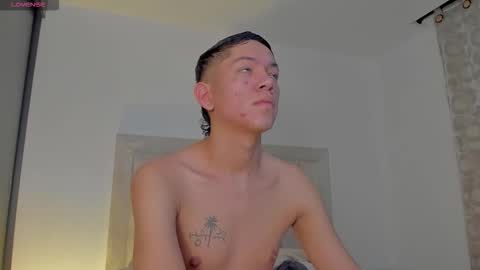 Snapshot of iamjulian_ chatting on 12, 10, 2025 Juliiiiian online show from 12, 10, 2025