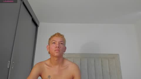 Snapshot of iamjulian_ chatting on 22, 10, 2025 Juliiiiian online show from 22, 10, 2025