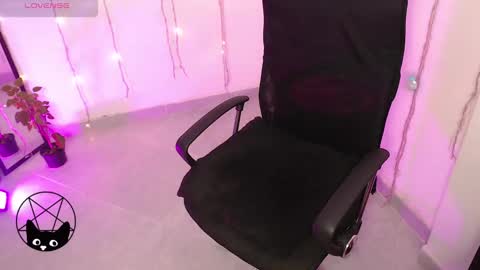 Mari online show from 4, 3, 2025