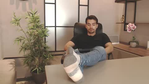 Ian Davis online show from 8, 3, 2025