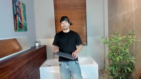 Ian Davis online show from 6, 10, 2025