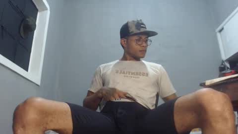 Snapshot of ian_tuner chatting on 23, 12, 2024 ian_tuner online show from 23, 12, 2024