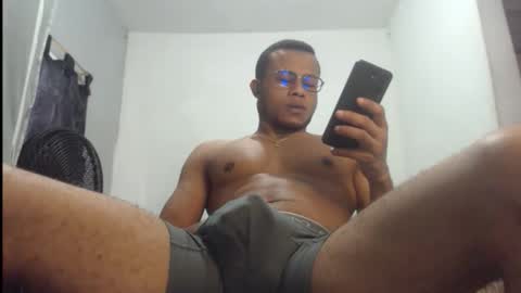 Snapshot of ian_tuner chatting on 17, 10, 2025 ian_tuner online show from 17, 10, 2025