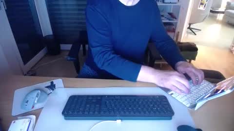 iandy12 online show from 10, 5, 2026