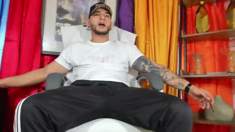 Snapshot of iandygrasso chatting on 28, 2, 2025 iandygrasso online show from 28, 2, 2025
