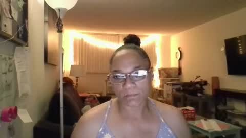 icanbnaughty1983 online show from 27, 6, 2026