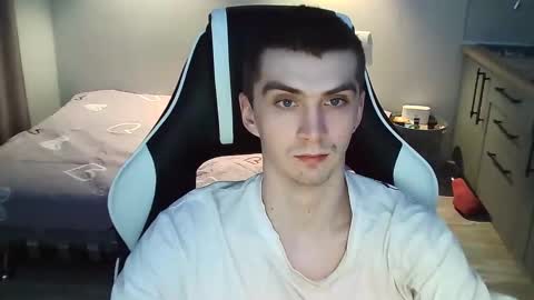 MAX online show from 25, 1, 2025