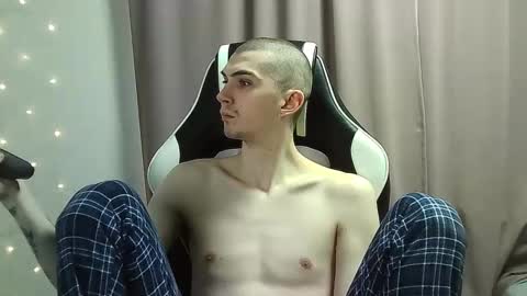 MAX online show from 30, 1, 2025