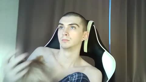 MAX online show from 4, 2, 2025