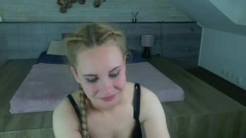 Snapshot of icebluebabe chatting on 19, 5, 2026 Ice Blue online show from 19, 5, 2026