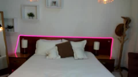 Icy online show from 16, 9, 2025