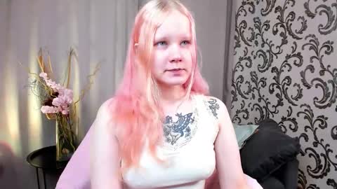 Snapshot of illando chatting on 18, 9, 2025 Annie online show from 18, 9, 2025