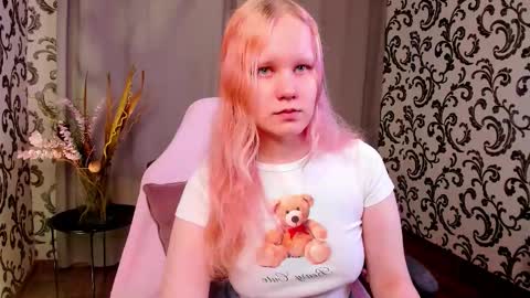 Snapshot of illando chatting on 23, 9, 2025 Annie online show from 23, 9, 2025