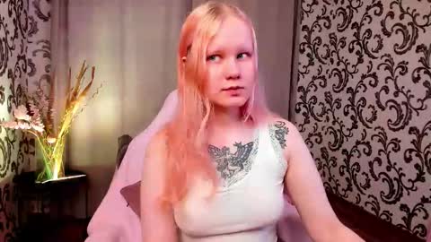 Snapshot of illando chatting on 24, 9, 2025 Annie online show from 24, 9, 2025