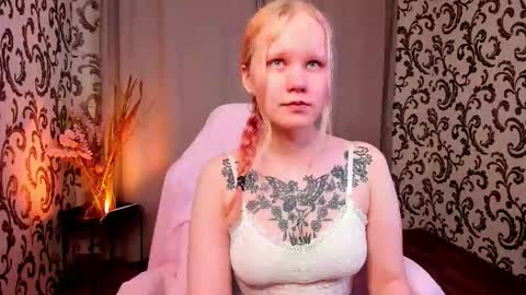 Snapshot of illando chatting on 26, 9, 2025 Annie online show from 26, 9, 2025