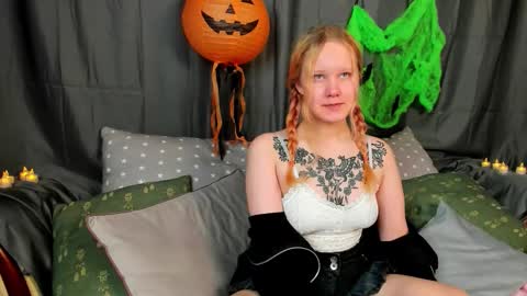 Snapshot of illando chatting on 29, 10, 2025 Annie online show from 29, 10, 2025